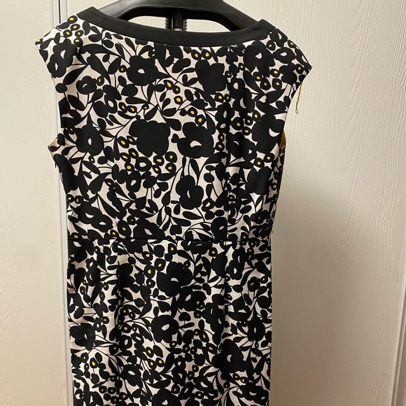 Knee length Jessica Simpson’s dress - Picture 4 of 4